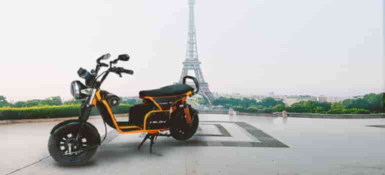 Hyena M1 electric scooter